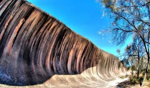 这片高15米、长110米的“海浪”,大约形成于27亿年前!