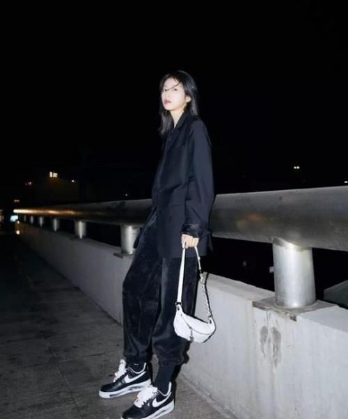 「女人」开春“卫衣”要让位,聪明的女人都会穿这4款西装,时尚百搭