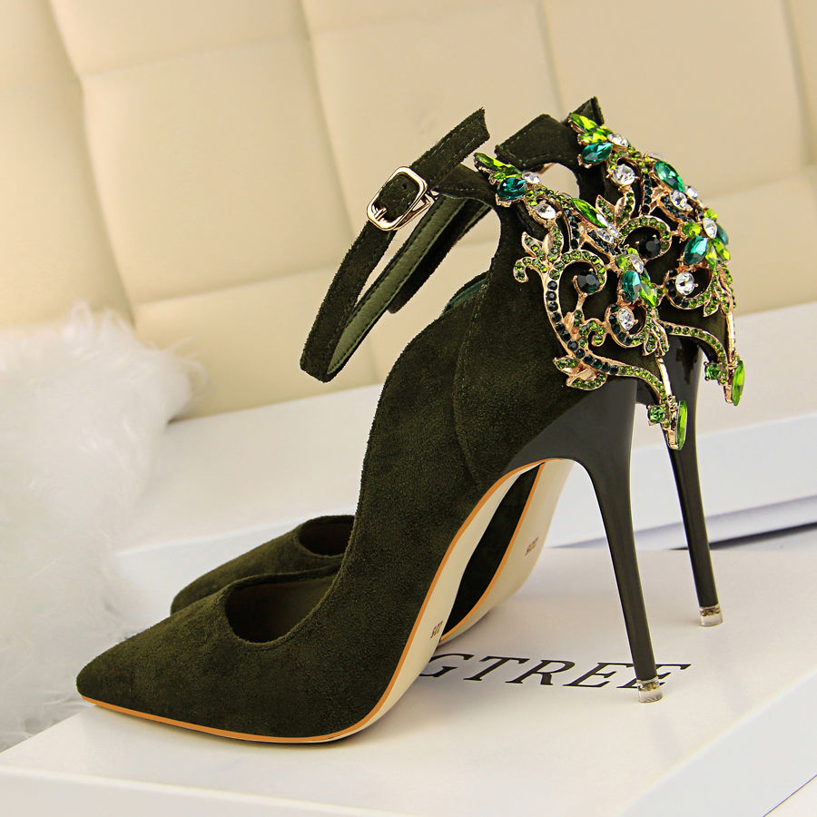 7080没双高跟怎么撑场子，女人应当，我已奔三依旧高跟似女王