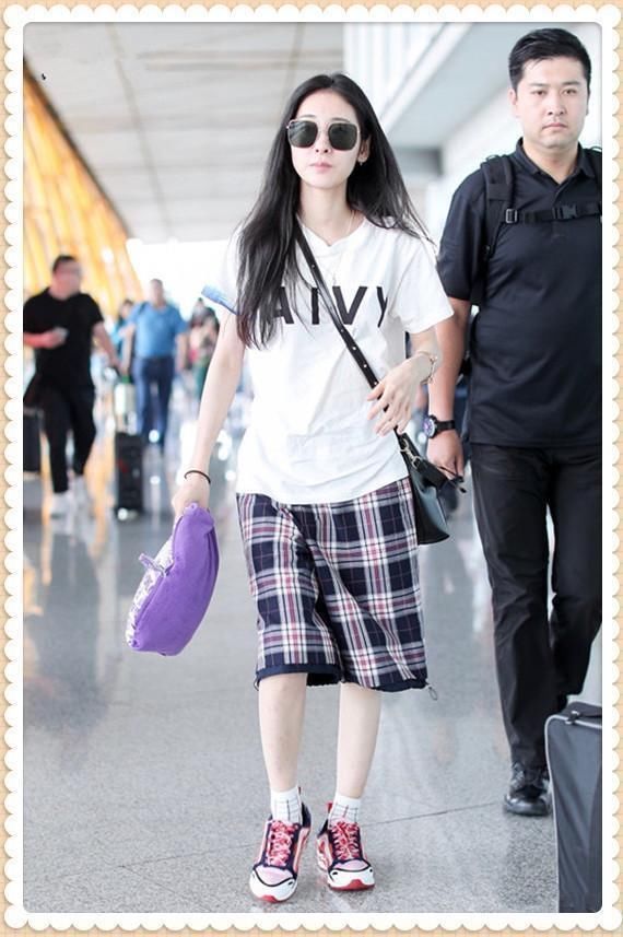 没有孙怡的气质真别穿格子短裤,像张碧晨这样穿成壮汉就尴尬了!