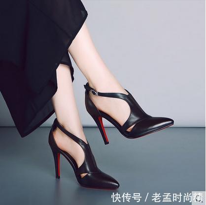  春天：春天来了，时尚百搭凉鞋，尽显你的足部魅力！