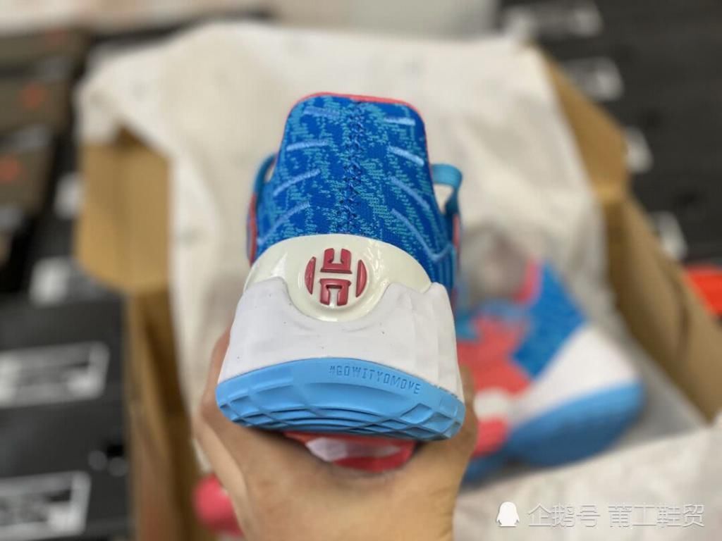  开箱|颜值提升却丢弃了性能，实战还能香吗？阿迪达斯Harden 4粉蓝开箱！