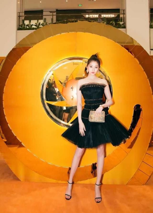 关晓彤新剧表演过于浮夸被吐槽,网友:衣品高了,演技却降了!