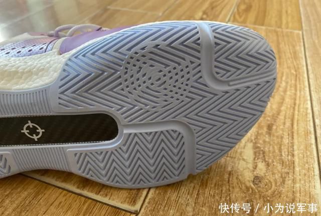  鞋面：全掌类boost，足弓大碳板，范弗里特上脚的狙击一代你期待吗