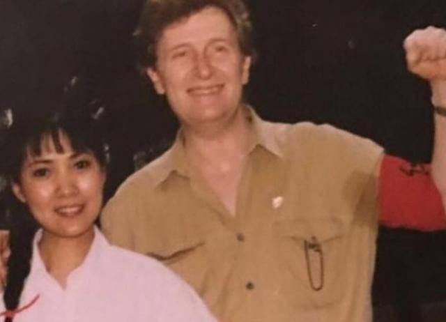 #表演#演艺圈第一个嫁到国外的女明星，如今混血女儿进演艺圈，颜值超高