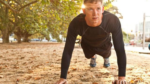 男生体格大改变，只因长期做俯卧撑!