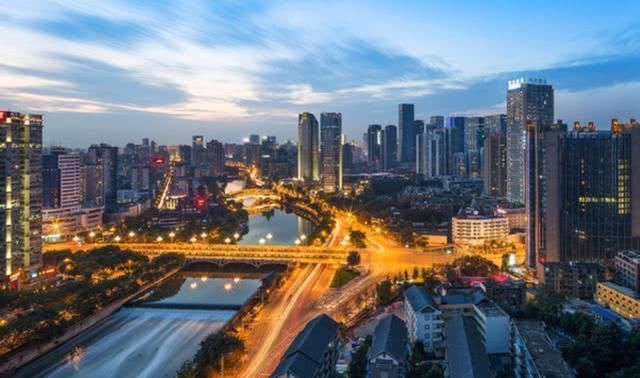 中国五个GDP过万亿的省会城市，南京约占广州一半！