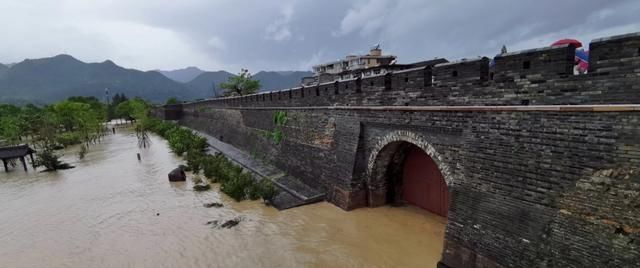 一场台风淹没了一个城，被台风淹没的浙江临海，灾难之前有多美？