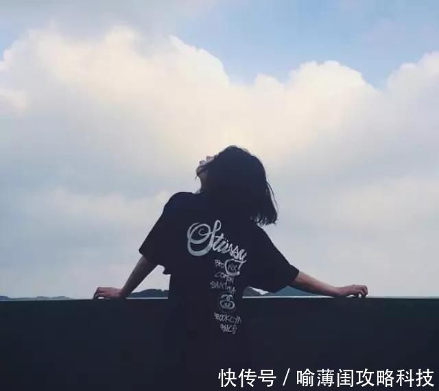 技巧@拍照姿势很尴尬?3个技巧就能解救你!