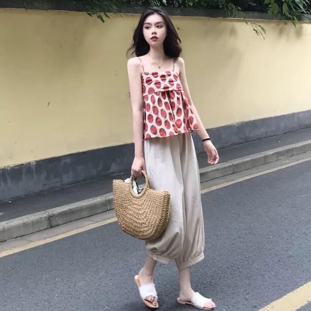 女孩子穿成这样难道就是暴露狂吗