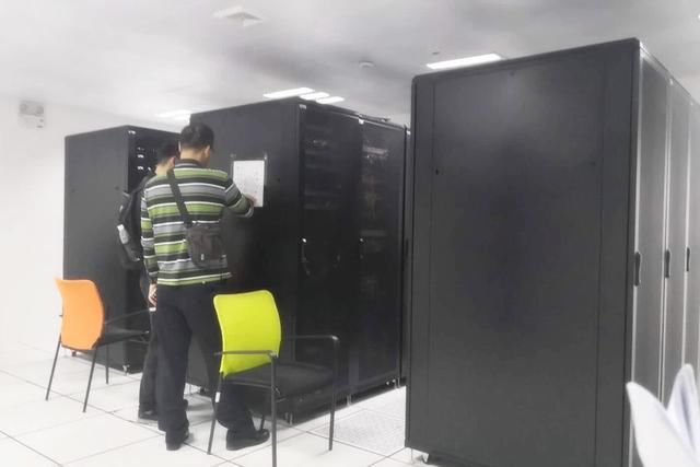 437人上班时网售保健品却被抓？知道真相后，网友评论炸锅了