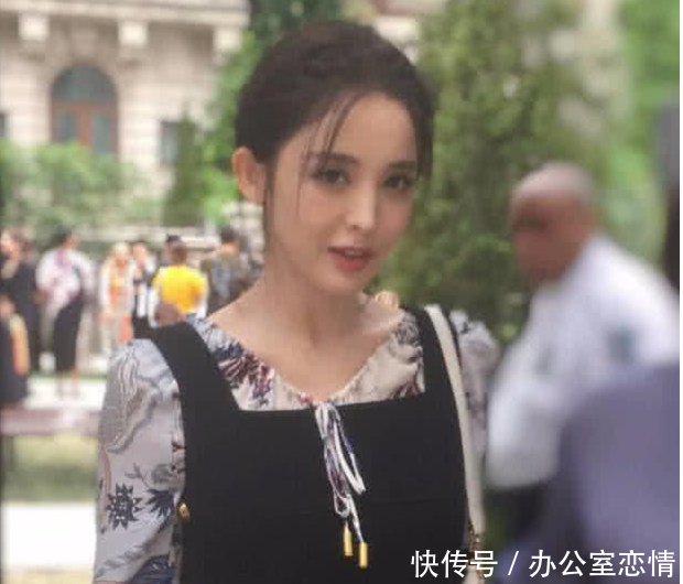 古力娜扎未P照曝光，肤如凝脂全身白到发光，颜值逆天