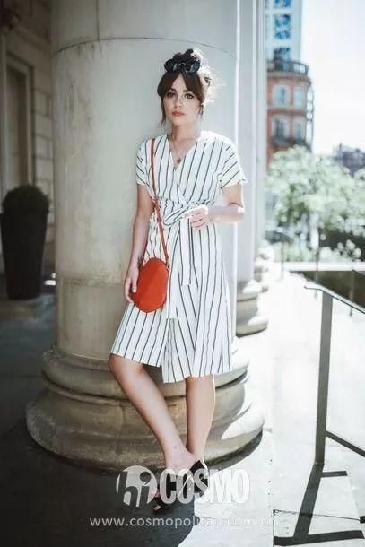 巧穿搭｜这条裙子太魔性，穿上显瘦显高还温柔