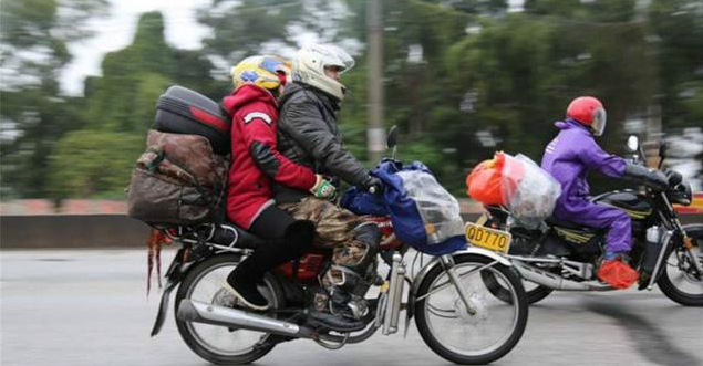  【农民工兄弟】春运已至，农民工骑摩托车返乡，专家：为何不坐