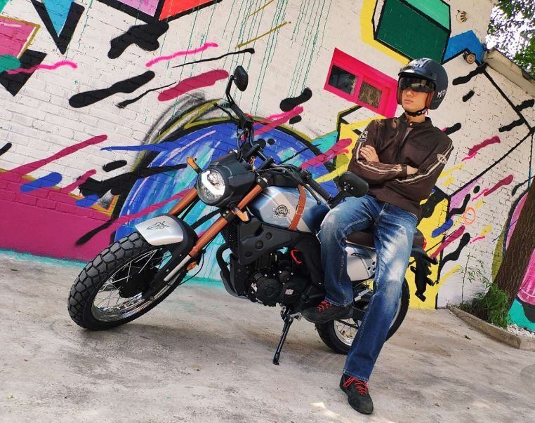 磨砂复古头盔ECE认证，带内置镜片+帽檐，238限量抢购，还有大礼