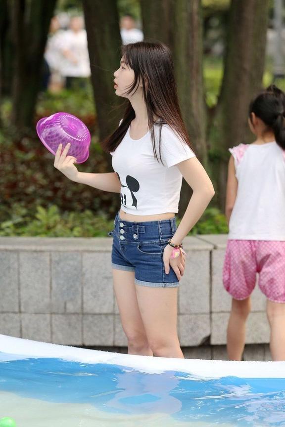 典雅时尚的女孩, 很简单的展现出来