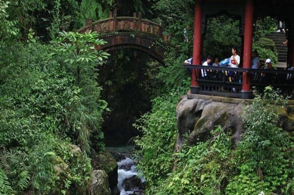 盛夏酷热难耐 去峨眉山避暑享清凉