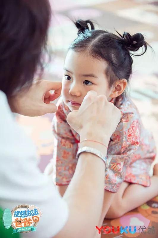 戚薇穿越变Lucky？双丸子头帮你回到小时候！