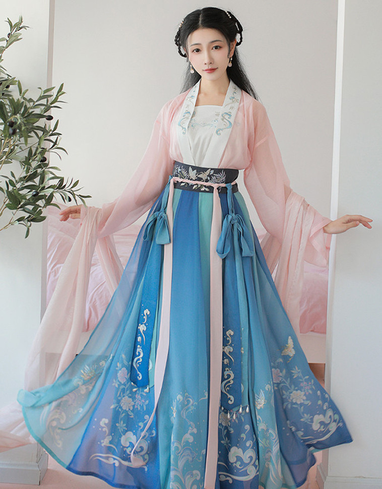  「古韵」穿汉服太显古韵, 微胖女人也可以穿出高贵感, 让人心动又着迷