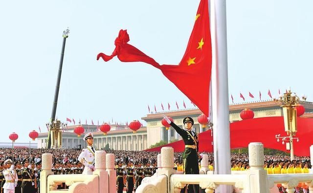  #阅兵式#阅兵式升旗手来自农家，曾因“弯腰捡国旗”收获万千点