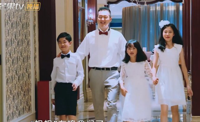 《变形计》农村女儿告别城市，看富豪妈为她做的惊喜，好舍不得走