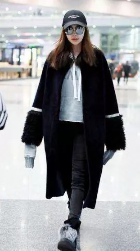 她也真是大胆,完美身材搭配包臀裙，美丽无处可藏！