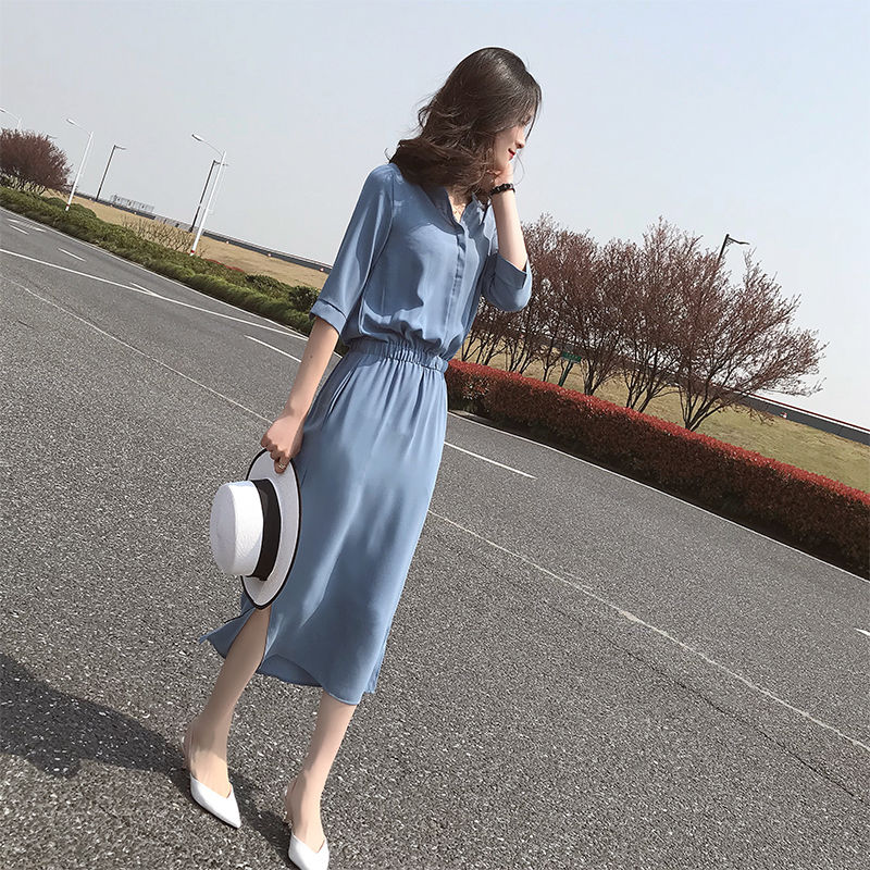 有种“胭脂红裙”，70后穿显嫩，80后穿优雅!美的很有味道