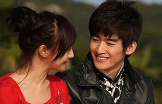 郑爽8月黑料不断，爽粉集体怒怼谣言 网友：爽粉团太铁了