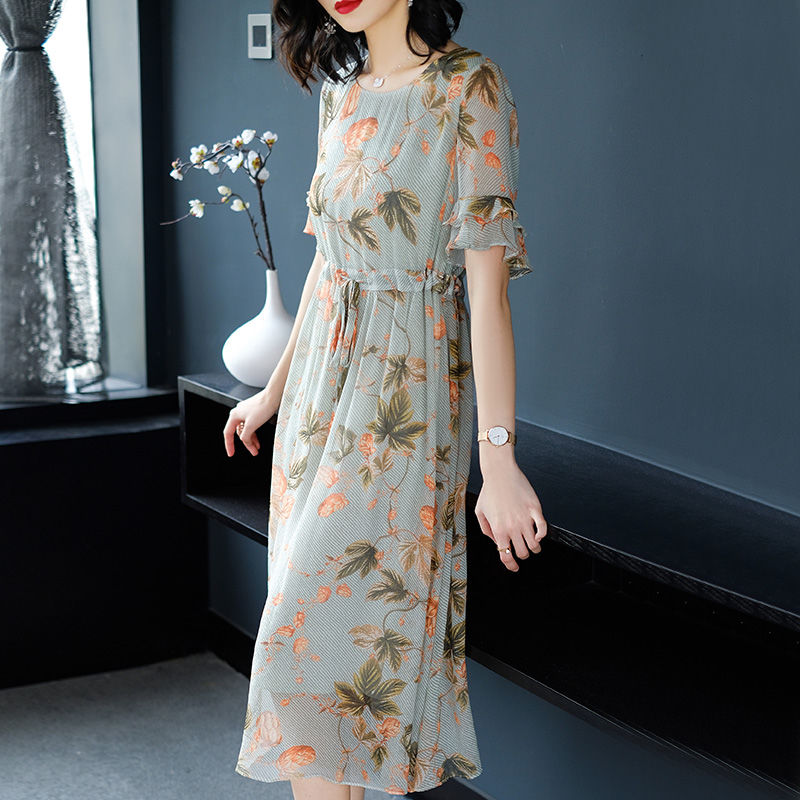 7月份即将上新的碎花连衣裙，显迷人风采，让你轻松拥有别样味道