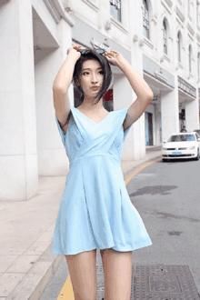 街拍：穿十公分细高跟的妙龄女郎，不是谁都能驾驭的了？