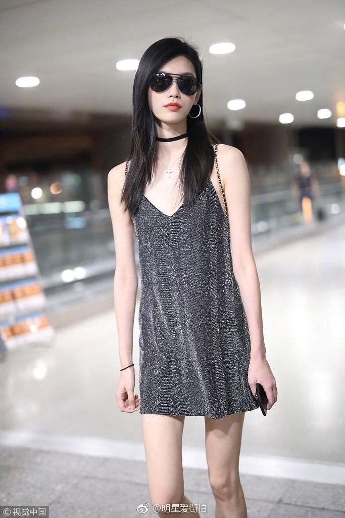 奚梦瑶绝对是最敢穿的女明星!能露的地方全露，连刘雯都比不过她