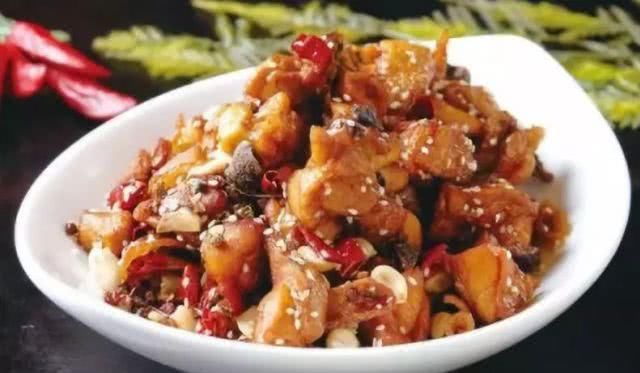 中国第一条旅游高铁正式通车！400余个4A级以上景区，一路美食美