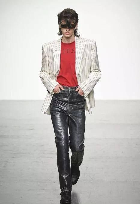  『时装画技法』时装系统里最难穿的一种类型——西装，在大牌设计师手下是如何被重塑？