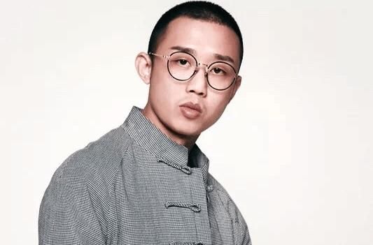 GAI称发文嘲讽坐经济舱歌手是被盗号，但却恰好回应光光直怼