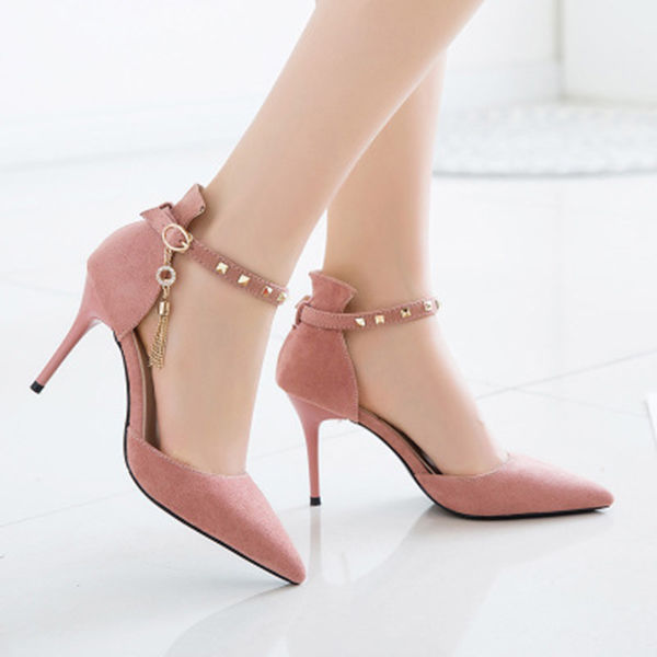 出门高跟鞋可别穿错了，细跟高跟鞋更显美，不累脚，让你找回自信