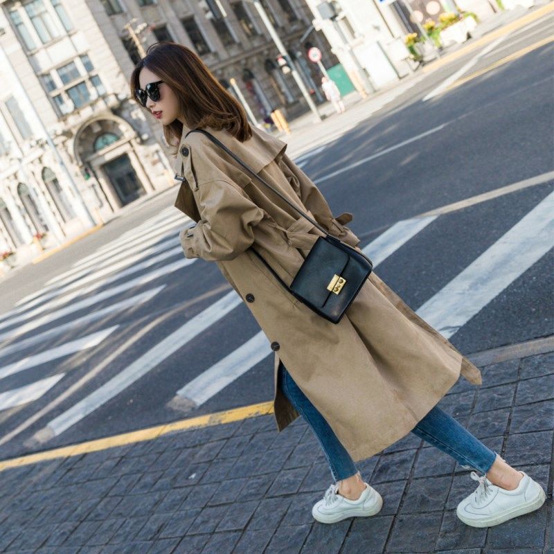 女人中秋若想倍有面，别穿裙!穿中长风衣+萝卜裤，美的无法无天