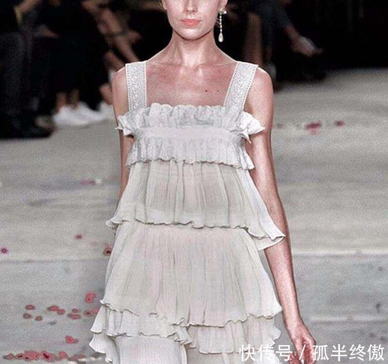  『显瘦』有小肚子的女生怎么穿衣才显瘦？