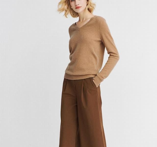  『女生』肩膀太宽的女生，该如何选择衣服？尝试下这些款式