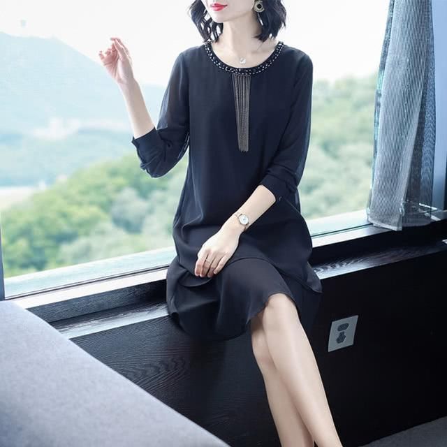 国庆中秋将来临，精致秋裙备好没？不妨试试这些款，美的让人着迷