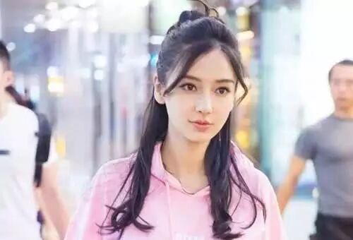 baby带儿子吃饭怕被黑，强行检查手机并威胁?网友:权利可真大