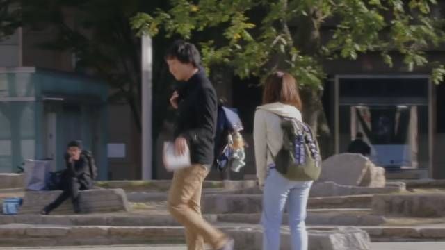 女孩没化妆和化了妆去找陌生男人借钱,结果令人深思