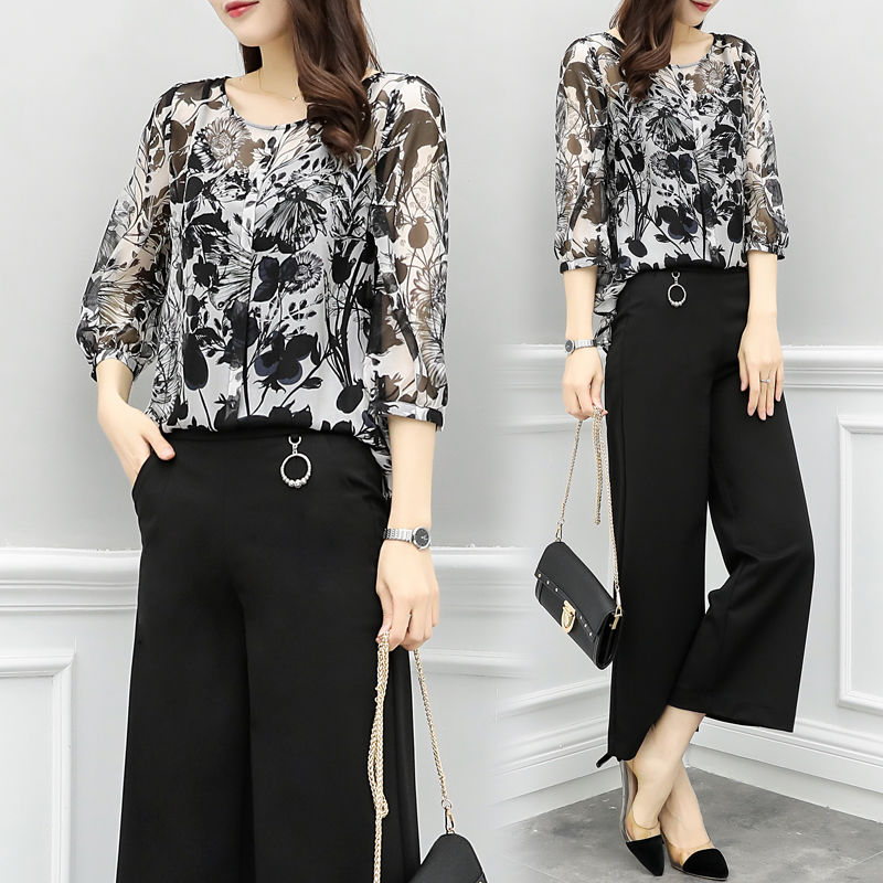 会打扮的女人都不穿连衣裙!穿这样时髦套装，45岁妈妈美到窒息