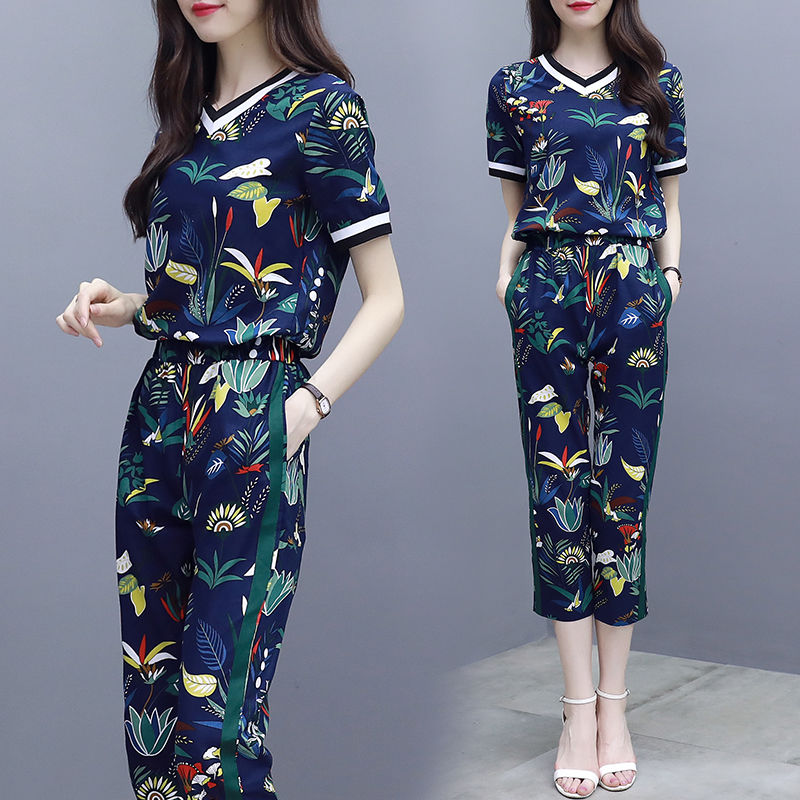 马上7号就立秋了，连衣裙靠边站，新版初秋套装来袭，迷人更显瘦