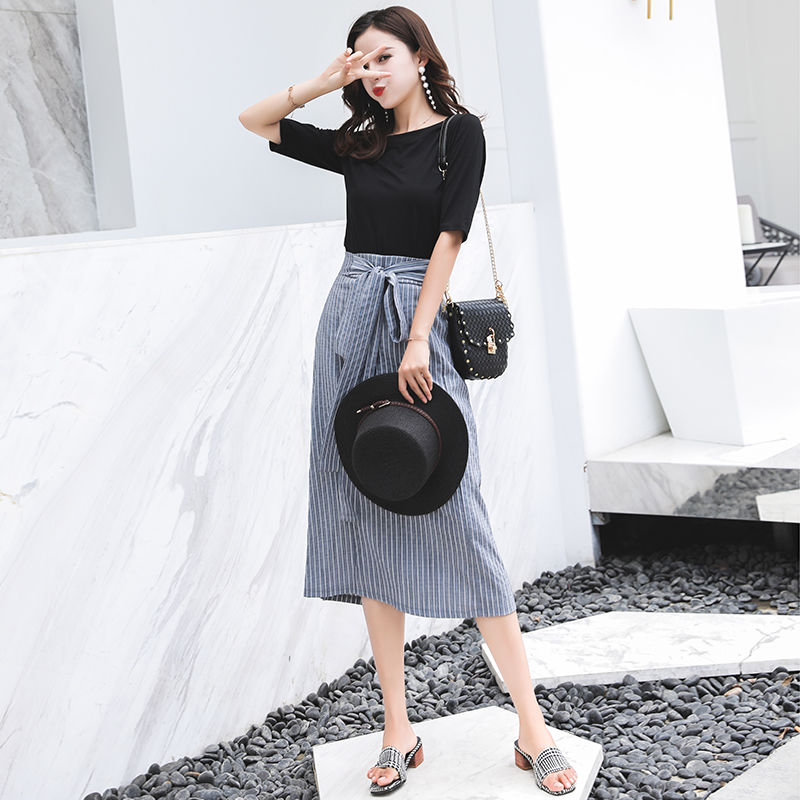 今年秋天流行穿牛仔裤?如今社会女人都学下面穿，时髦巨实惠