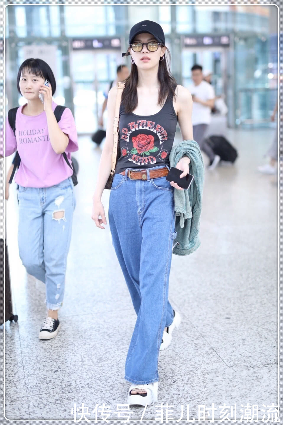 钟楚曦机场秀越来越潮了！阔腿裤都能穿成这样，网友：真服了！