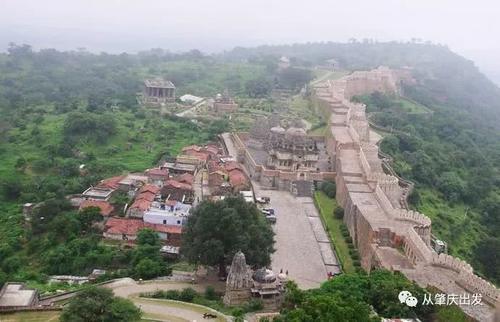 长城不是只有我们国家才有,就在我国旁边也有一条,而且建造花费
