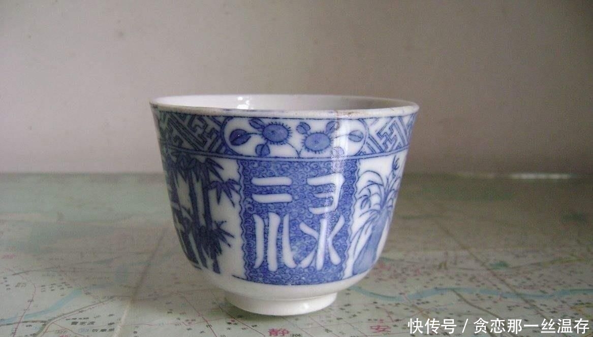  家门口放上：农村怪事，家门口上放只空白碗干啥用的？老农：这