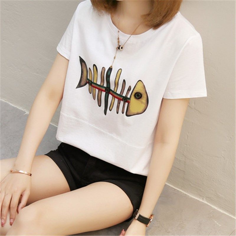 入秋后，会打扮的女人都不穿裙子了，眼光超好，相中这么美的小衫