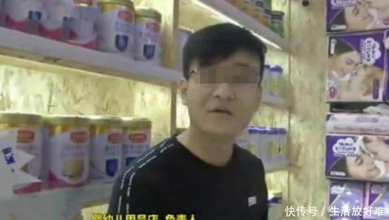 男子购买奶粉之后，店员连忙抢夺小票不交小票就不准走！