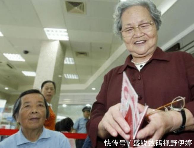  「估算」每月存1000和自己缴纳社保，到底哪个更划算？估算对比